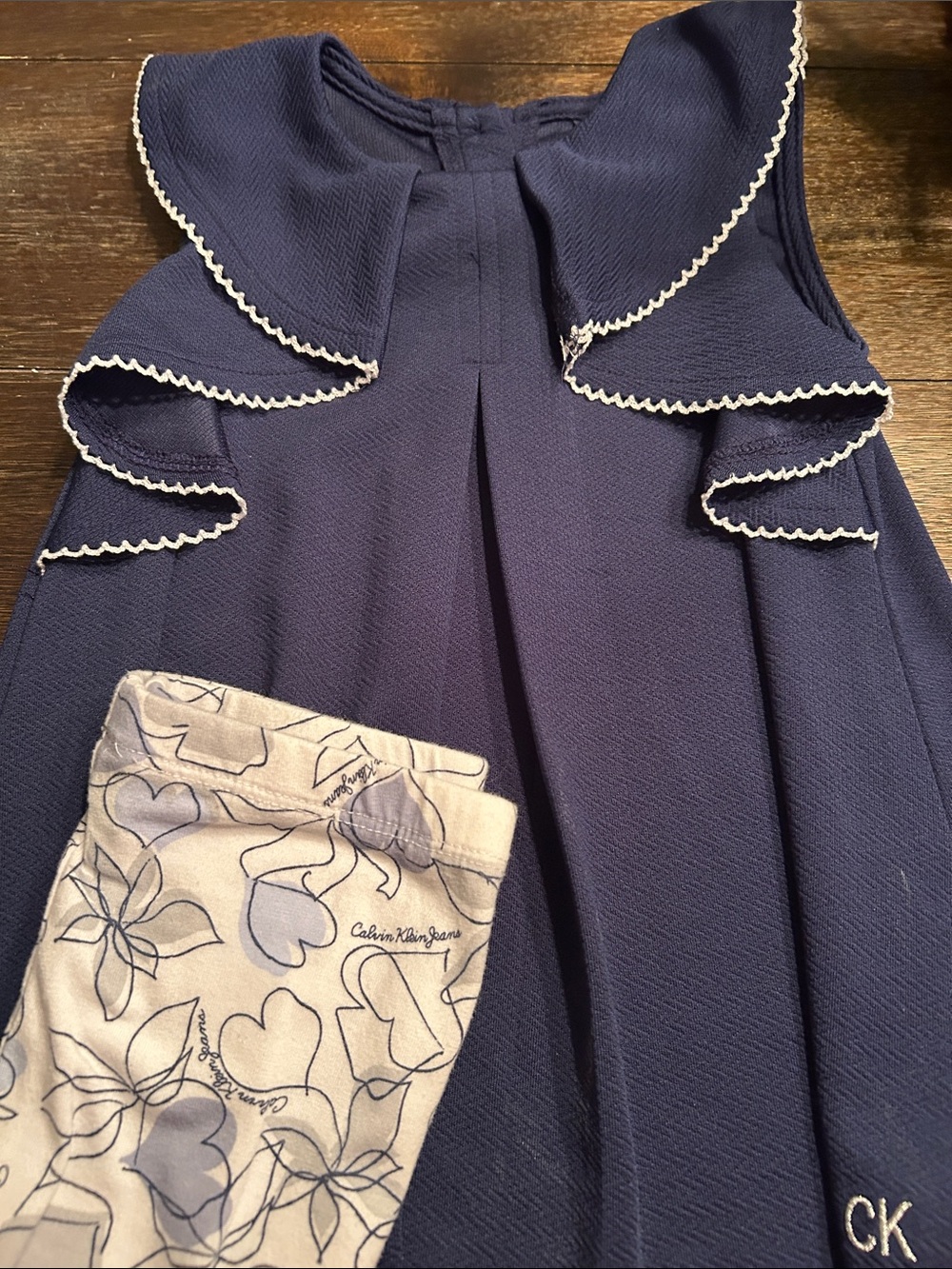 Calvin Klein Jeans 3T matching set with White Trim and White Floral Leggings
